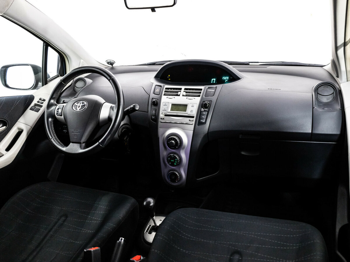 Купить Toyota Yaris с пробегом. Фото: #8