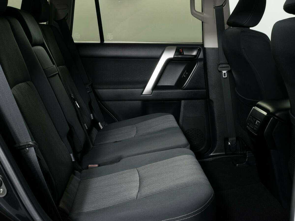 Купить Toyota Land Cruiser Prado с пробегом. Фото: #11
