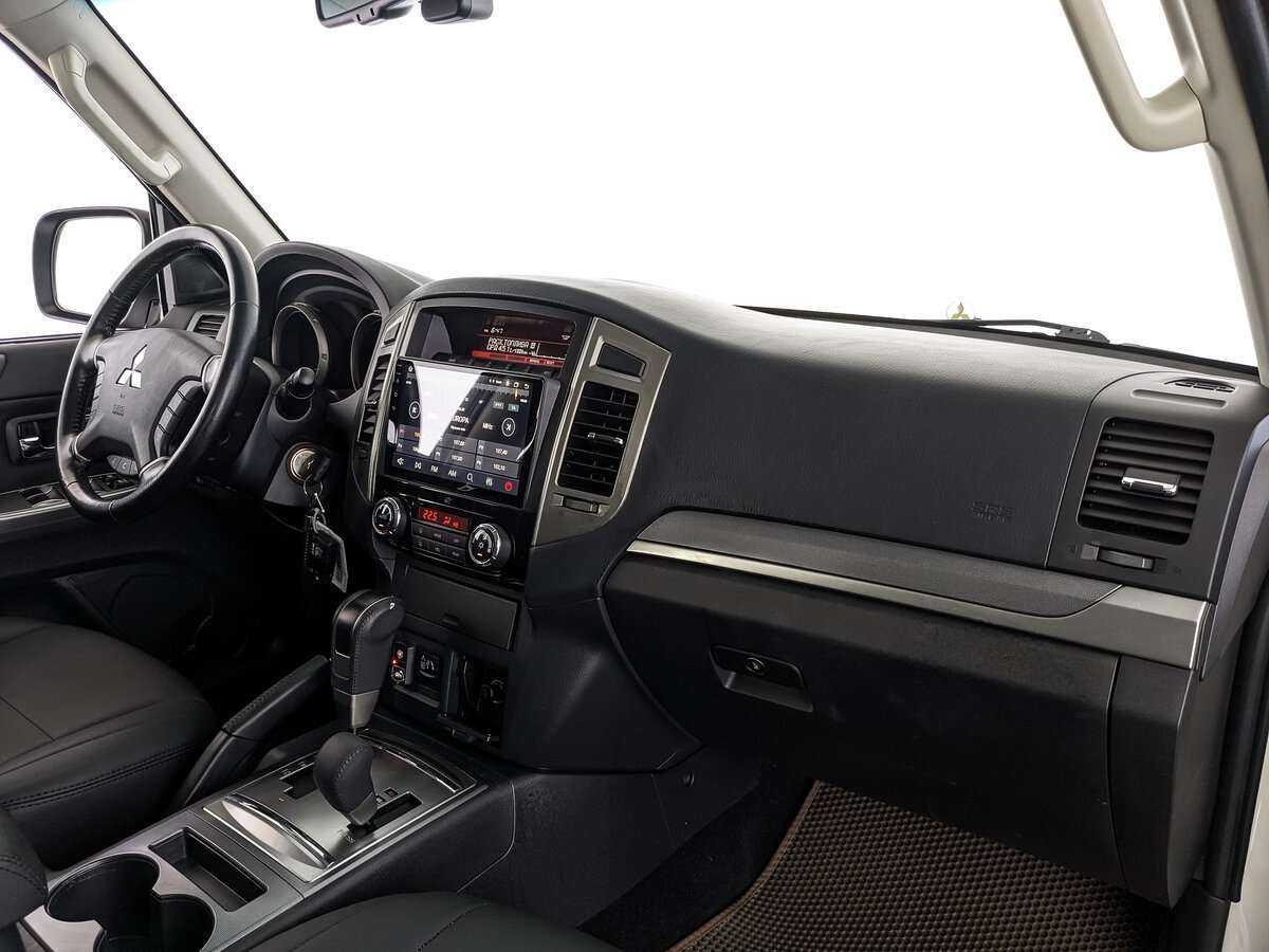 Купить Mitsubishi Pajero с пробегом. Фото: #8