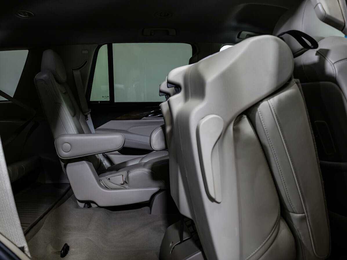 Купить Cadillac Escalade с пробегом. Фото: #12