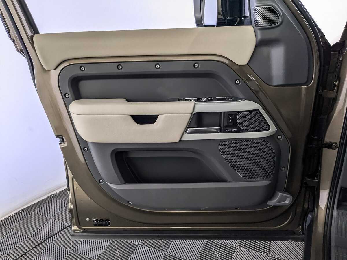Купить Land Rover Defender с пробегом. Фото: #18