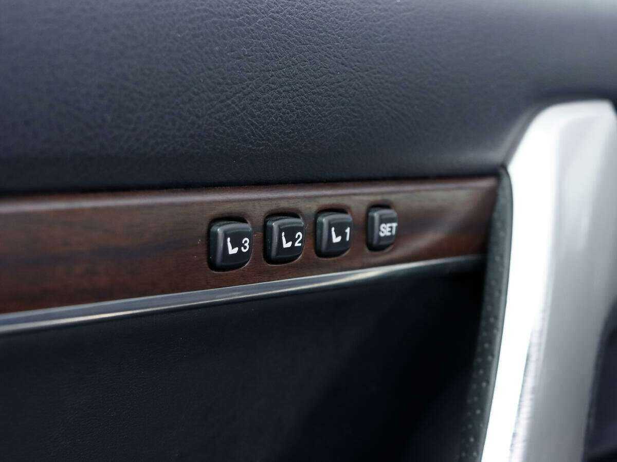 Купить Toyota Land Cruiser с пробегом. Фото: #10