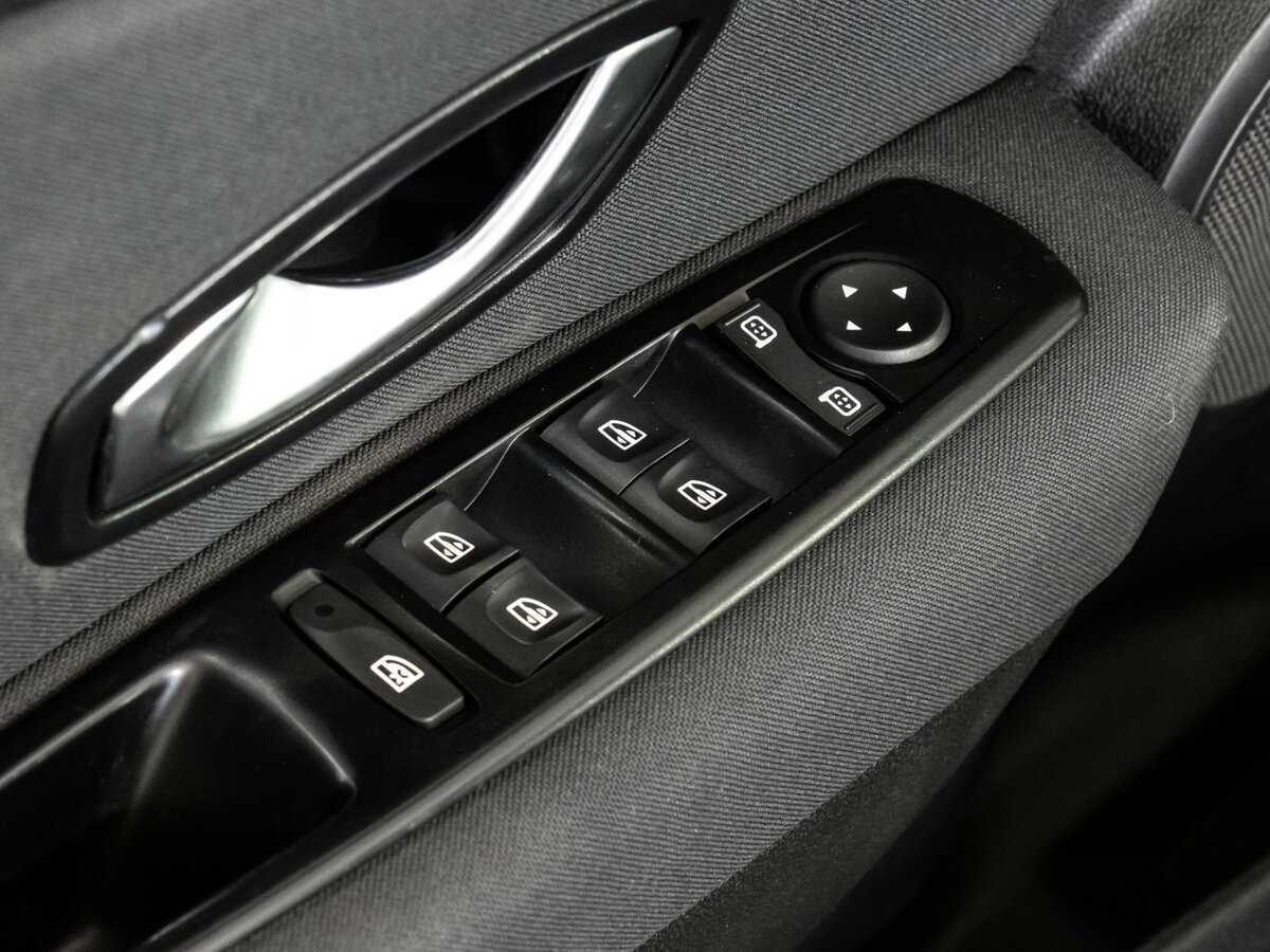 Купить Renault Fluence с пробегом. Фото: #12