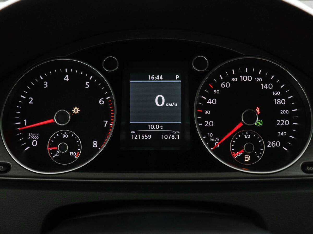 Купить Volkswagen Passat с пробегом. Фото: #10