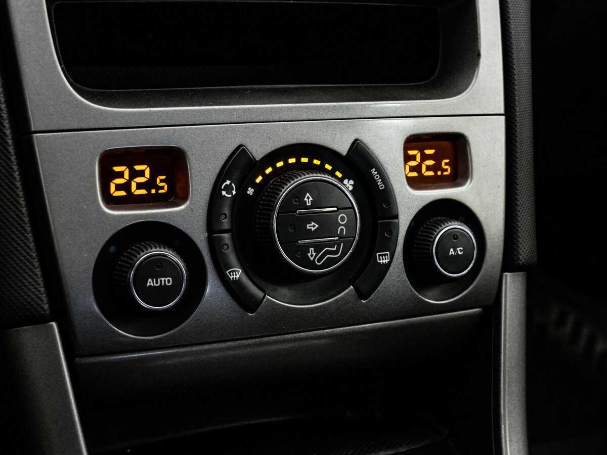 Купить Peugeot 308 с пробегом. Фото: #10