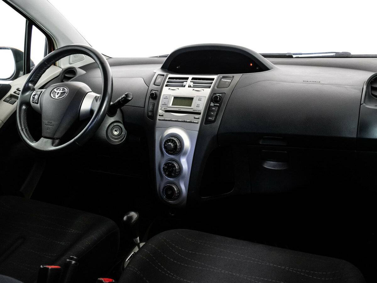 Купить Toyota Yaris с пробегом. Фото: #7