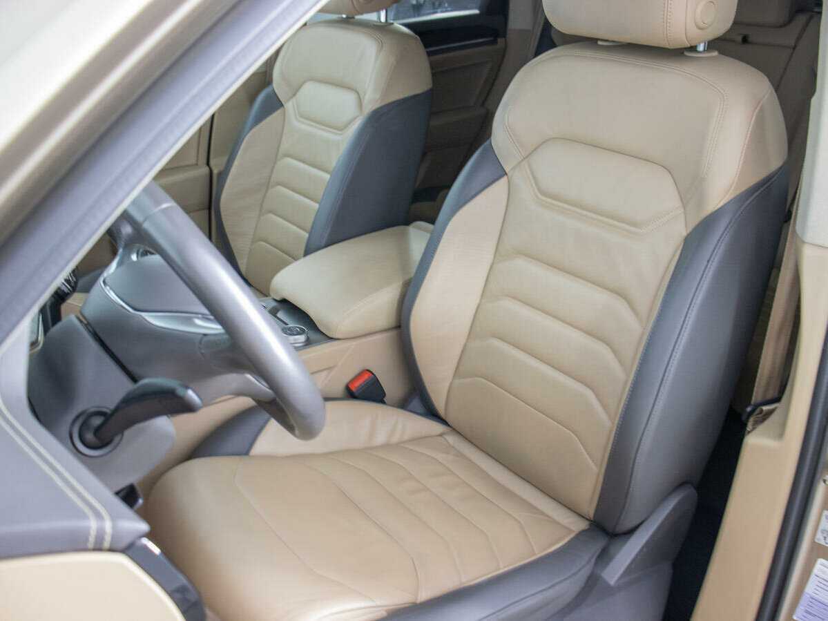 Купить Volkswagen Touareg с пробегом. Фото: #12