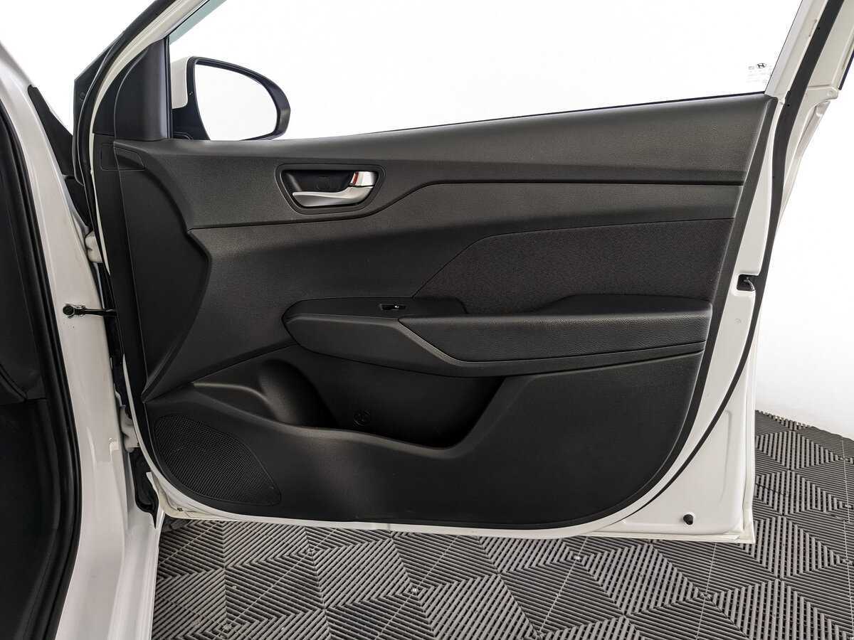 Купить Hyundai Solaris с пробегом. Фото: #20
