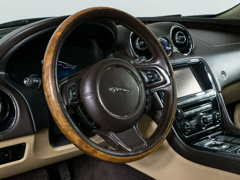 Купить Jaguar XJ с пробегом. Фото: #14