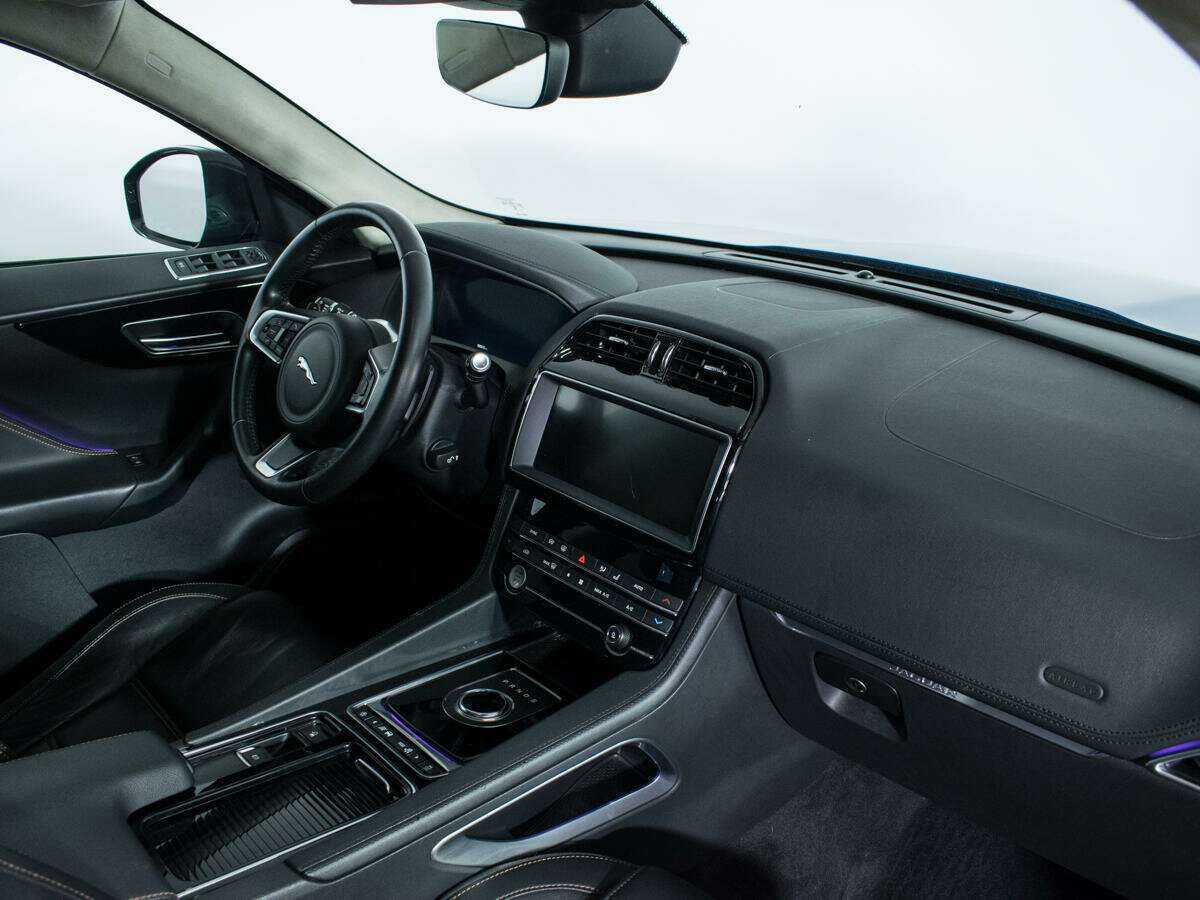 Купить Jaguar F-Pace с пробегом. Фото: #6