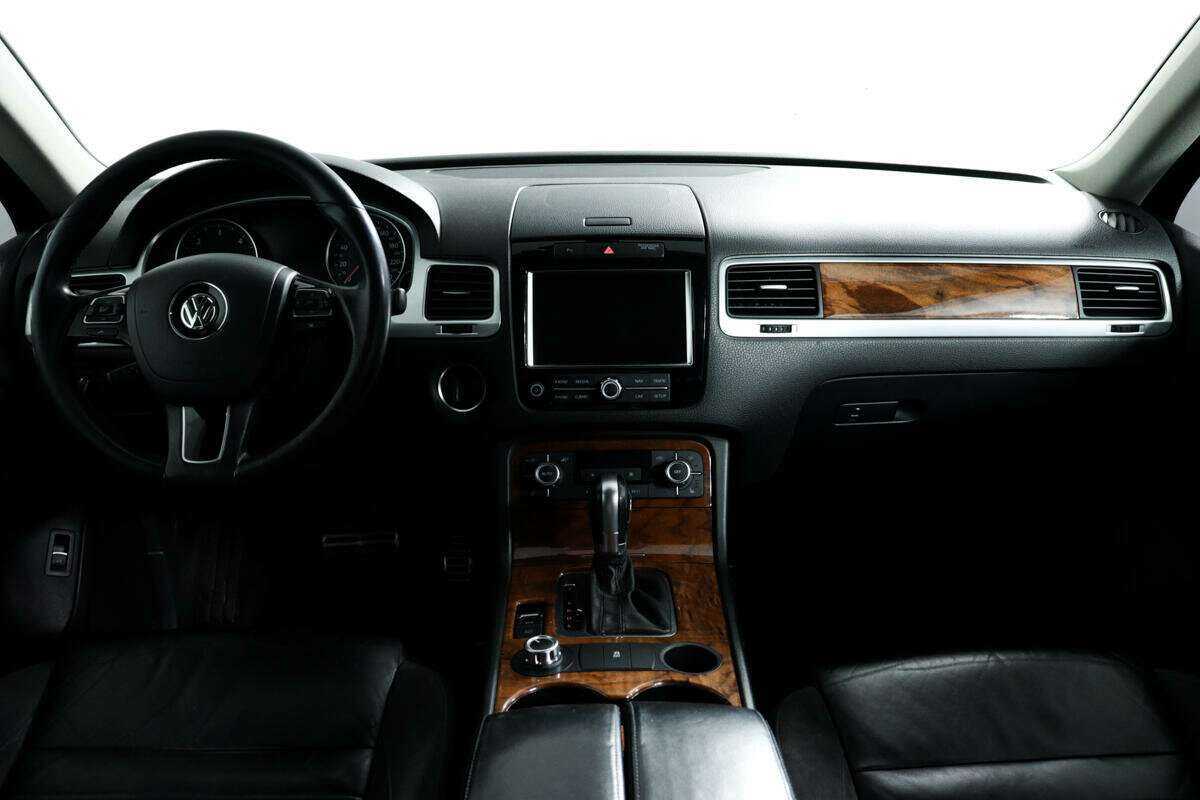 Купить Volkswagen Touareg с пробегом. Фото: #10