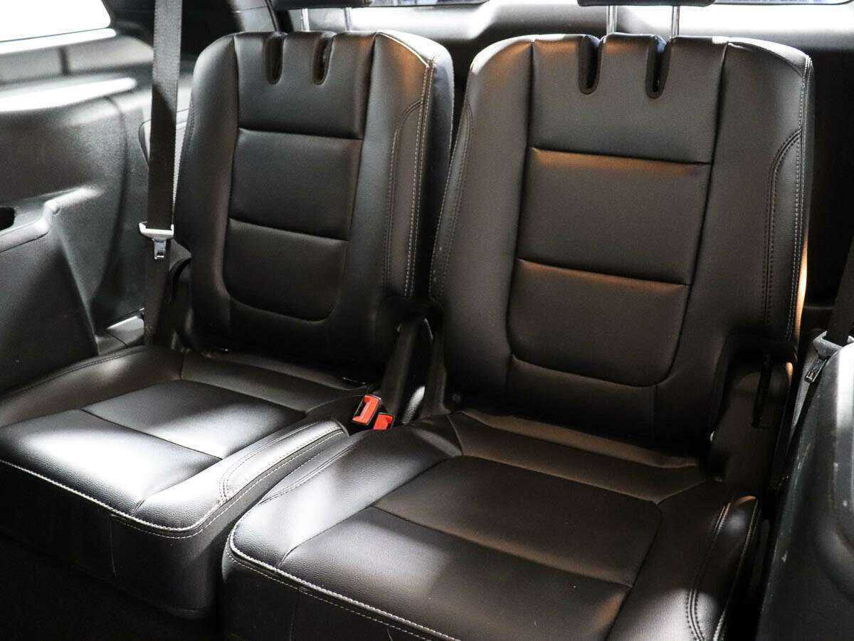 Купить Ford Explorer с пробегом. Фото: #9