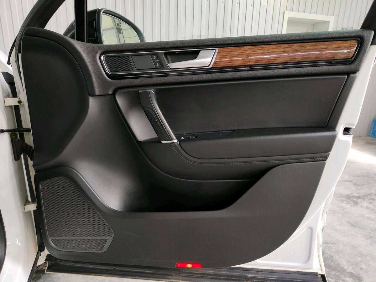 Купить Volkswagen Touareg с пробегом. Фото: #15