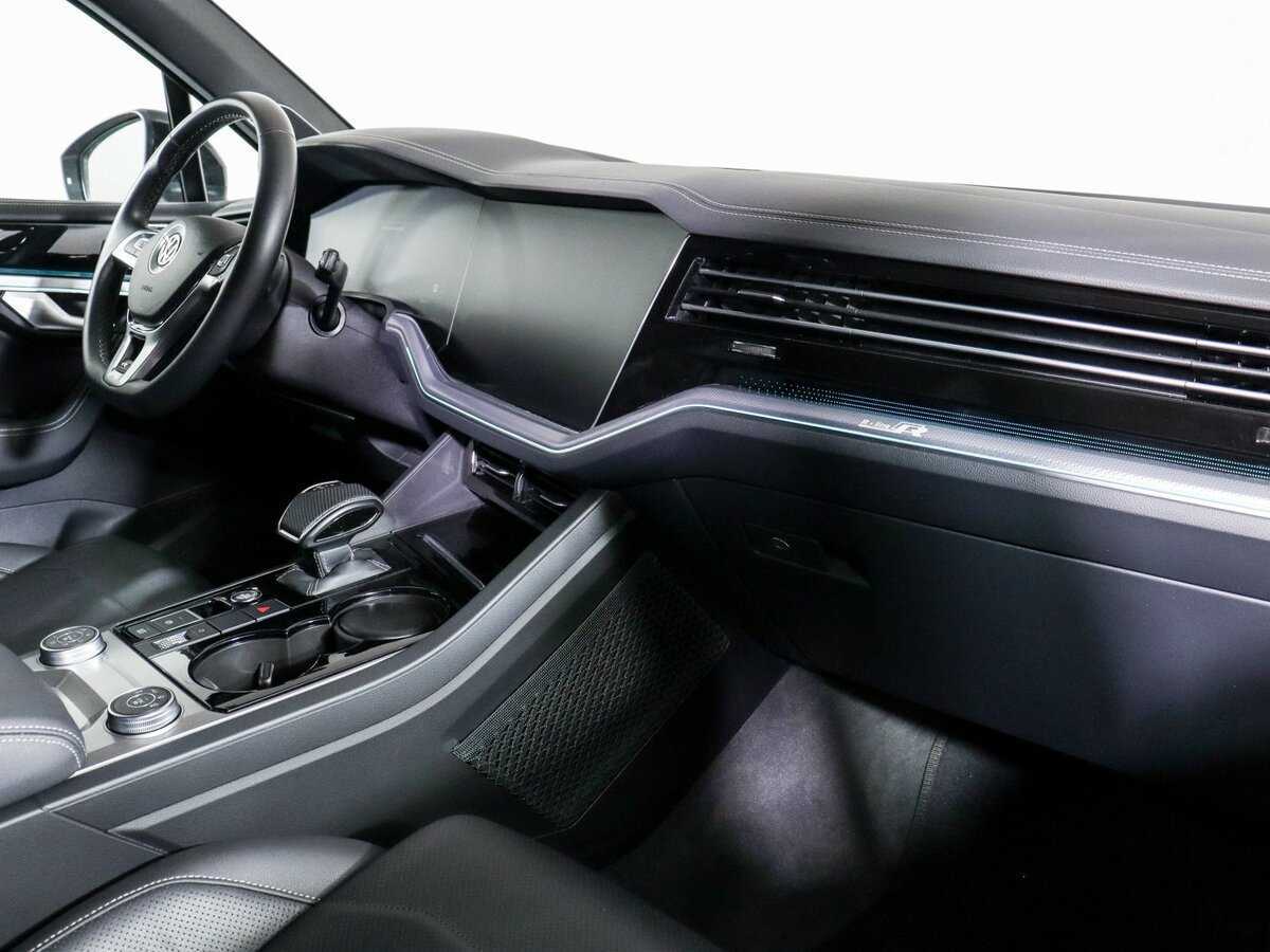 Купить Volkswagen Touareg с пробегом. Фото: #5