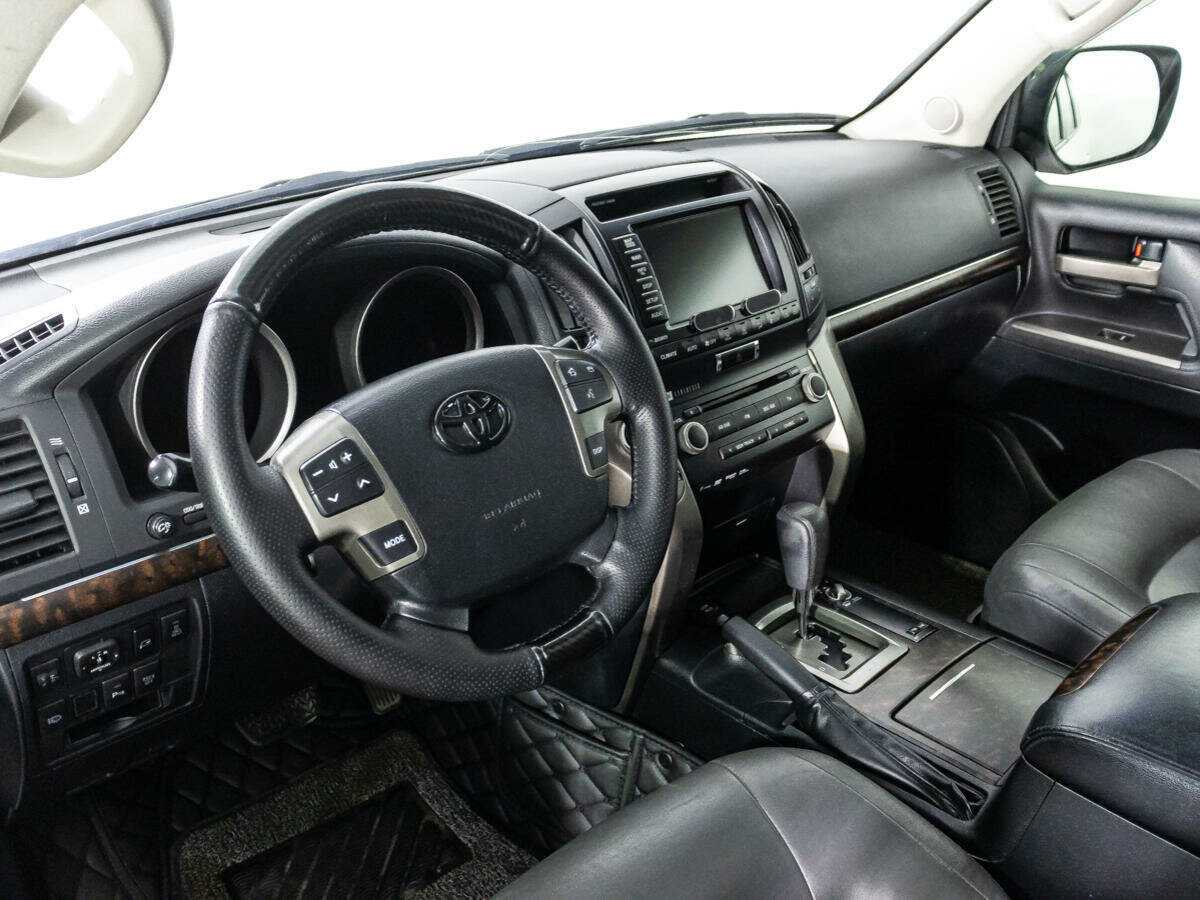 Купить Toyota Land Cruiser с пробегом. Фото: #10