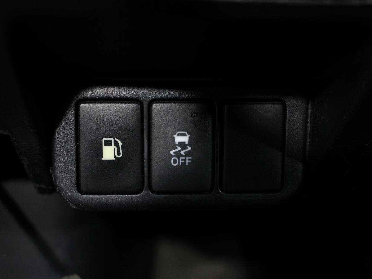 Купить Toyota Avensis с пробегом. Фото: #14