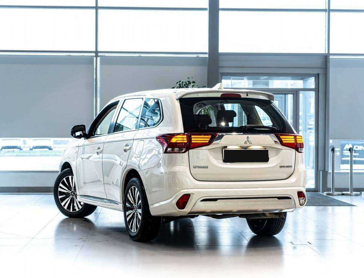 Купить Mitsubishi Outlander с пробегом. Фото: #3