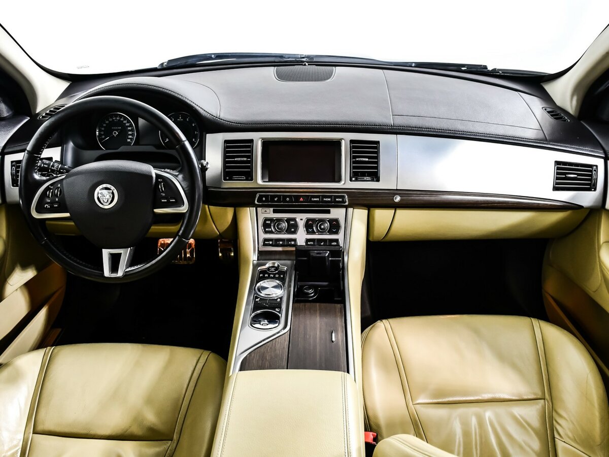 Купить Jaguar XF с пробегом. Фото: #10