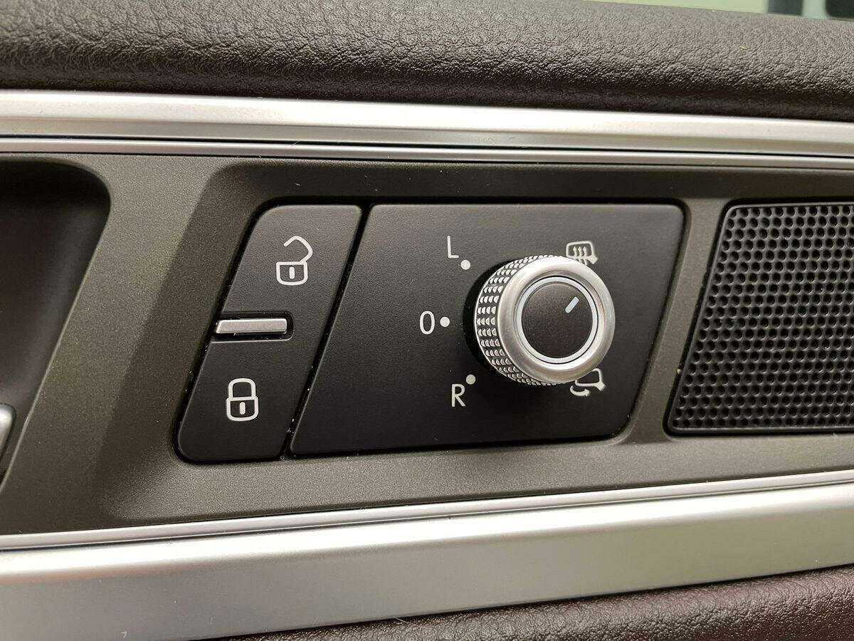 Купить Volkswagen Touareg с пробегом. Фото: #17