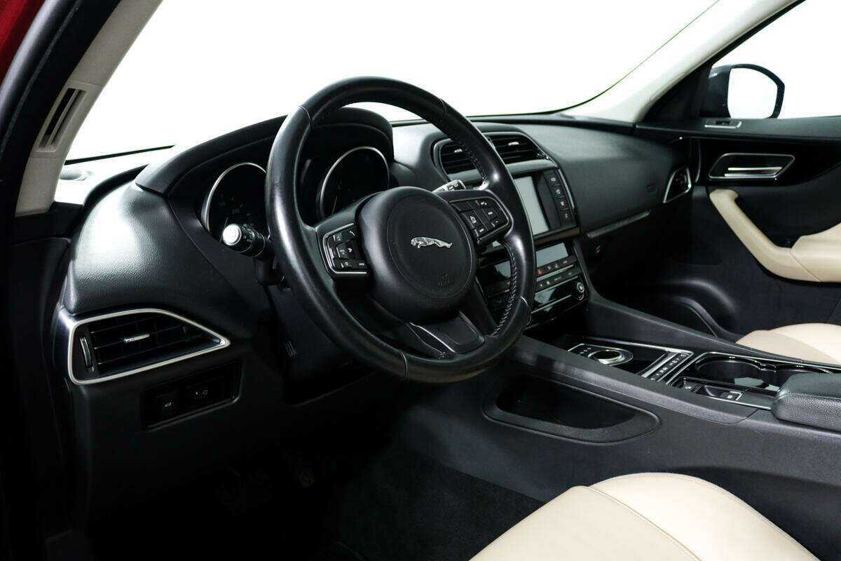Купить Jaguar F-Pace с пробегом. Фото: #12