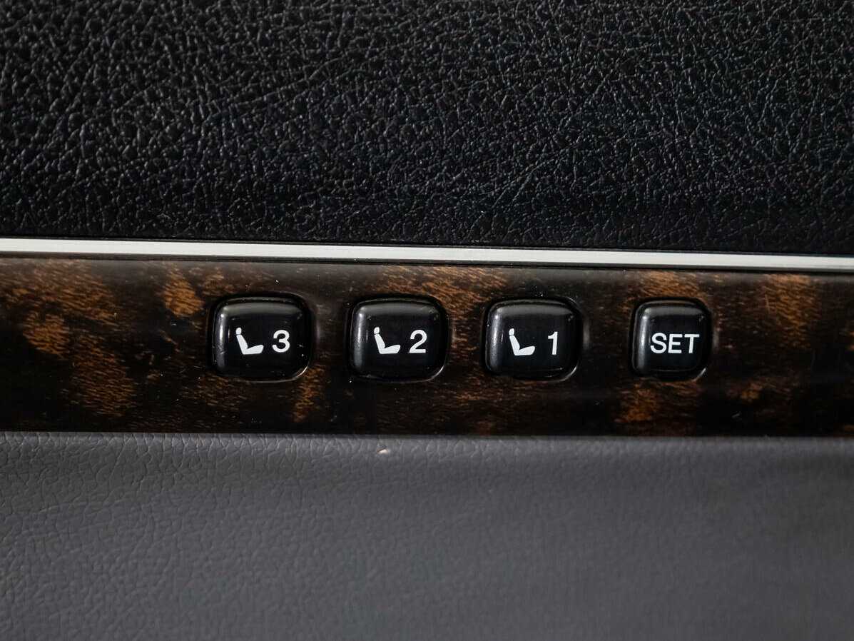 Купить Toyota Land Cruiser с пробегом. Фото: #12