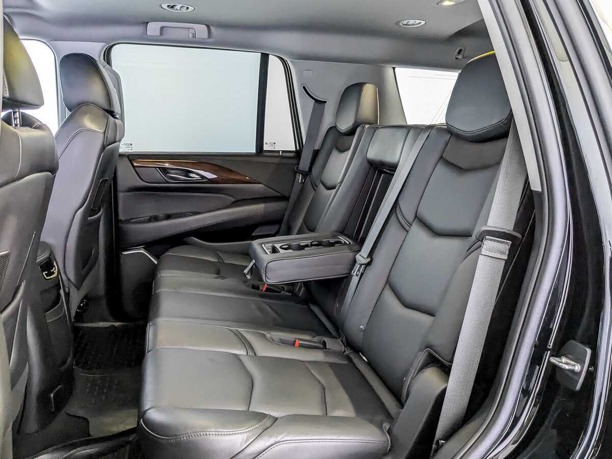 Купить Cadillac Escalade с пробегом. Фото: #9