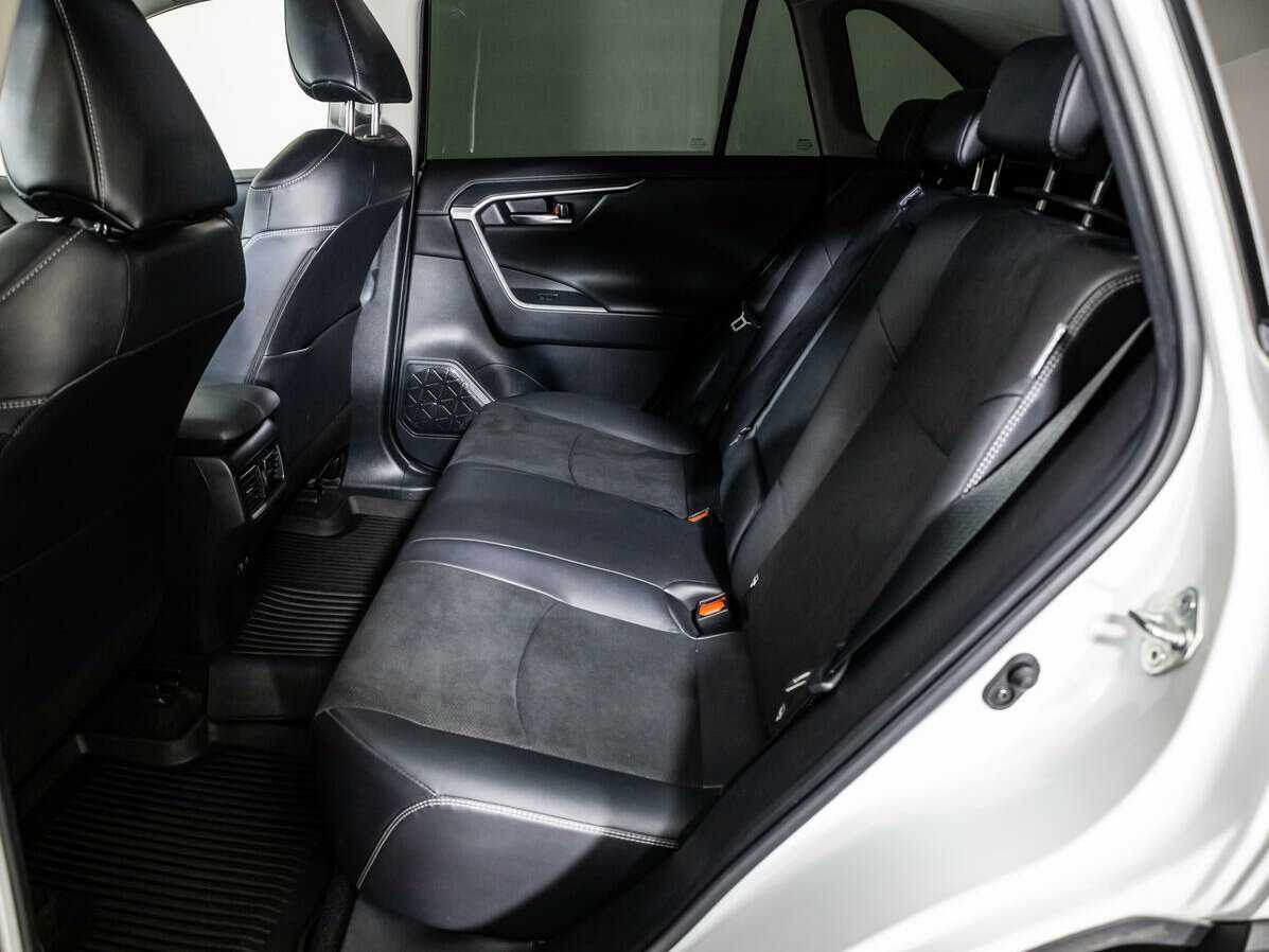 Купить Toyota RAV4 с пробегом. Фото: #9