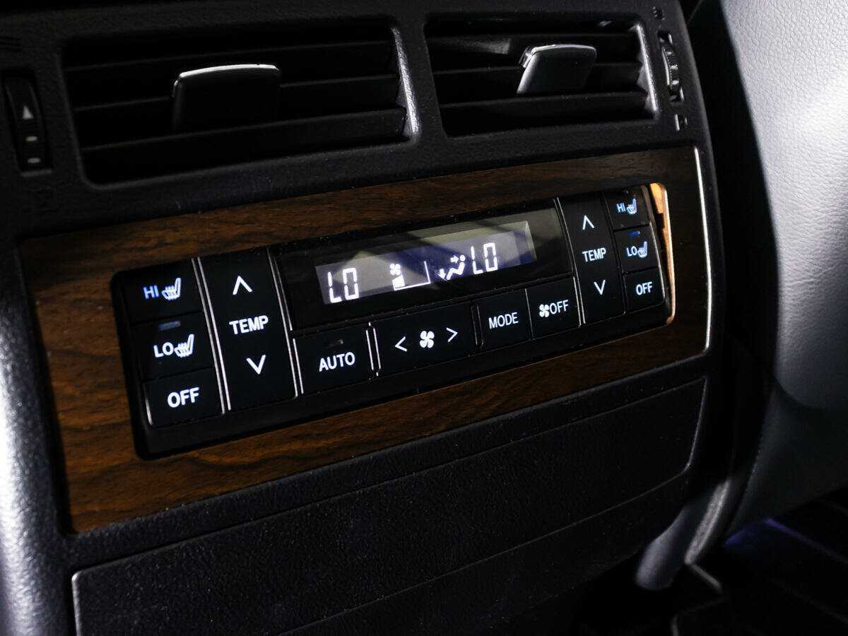 Купить Toyota Land Cruiser с пробегом. Фото: #24