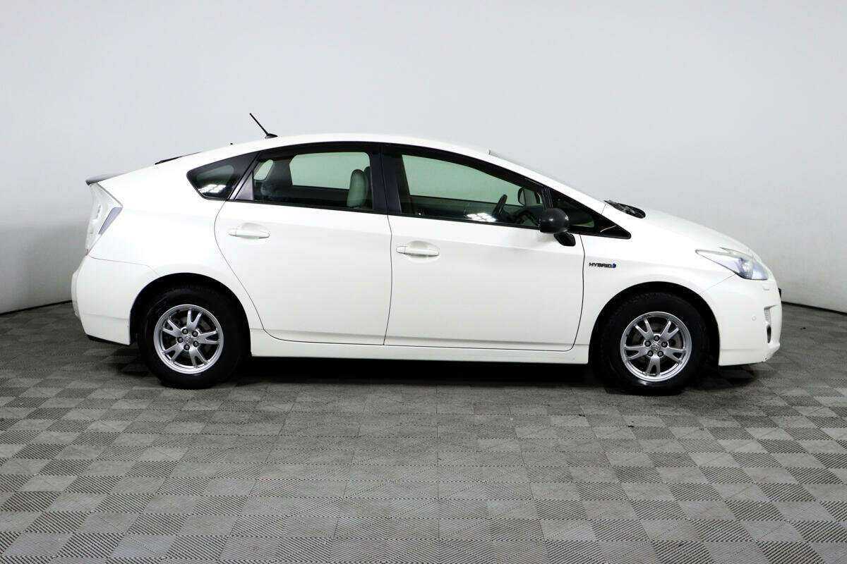 Купить Toyota Prius с пробегом. Фото: #3