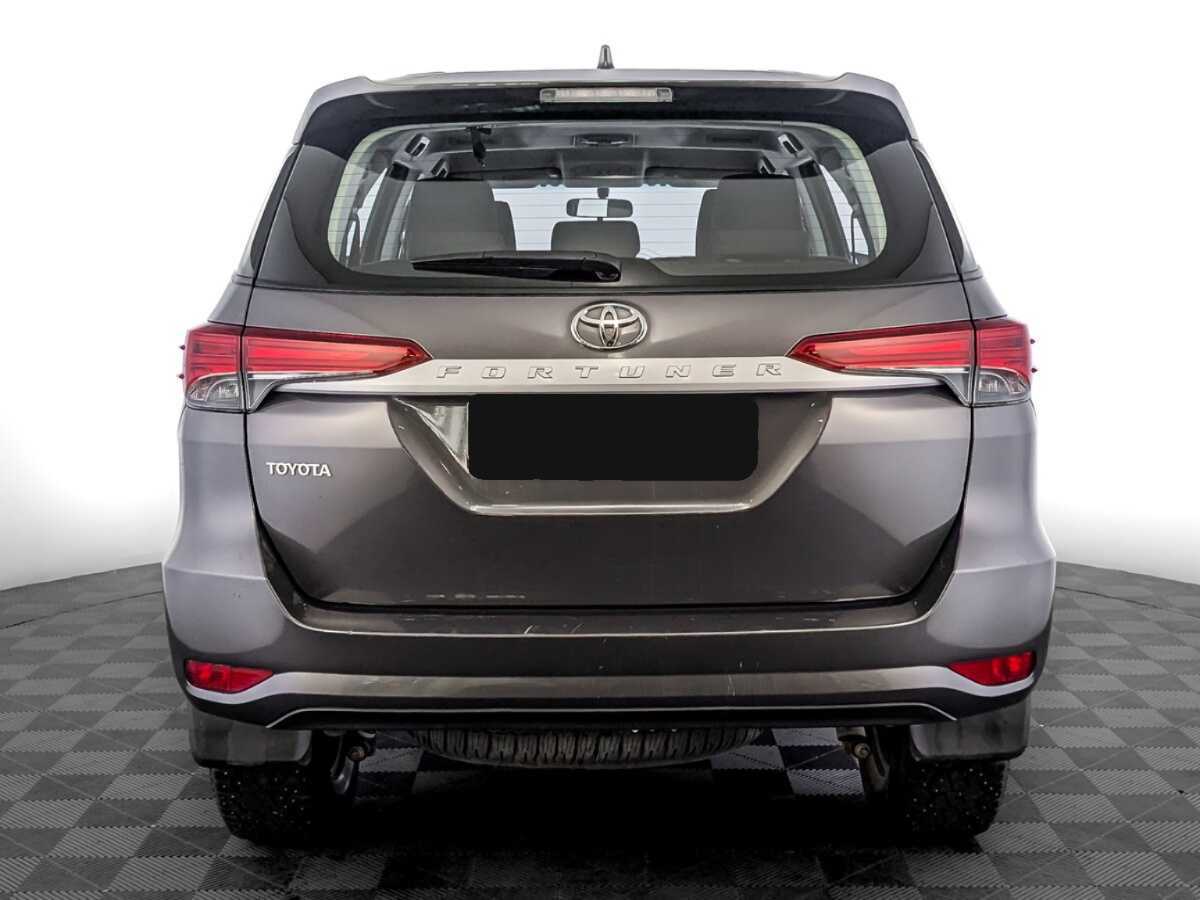 Купить Toyota Fortuner с пробегом. Фото: #5