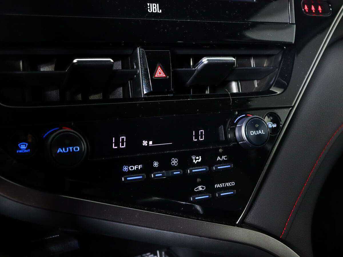 Купить Toyota Camry с пробегом. Фото: #17