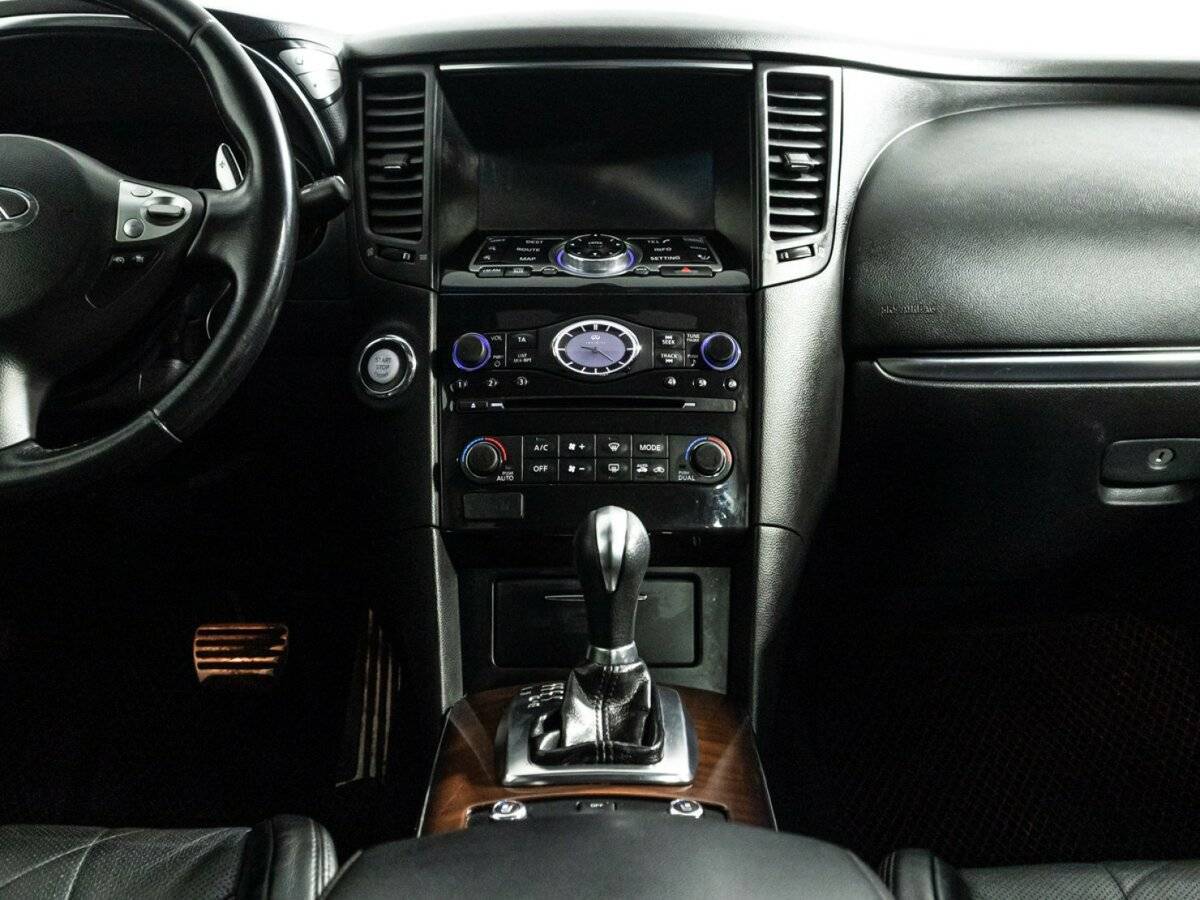 Купить Infiniti QX70 с пробегом. Фото: #13