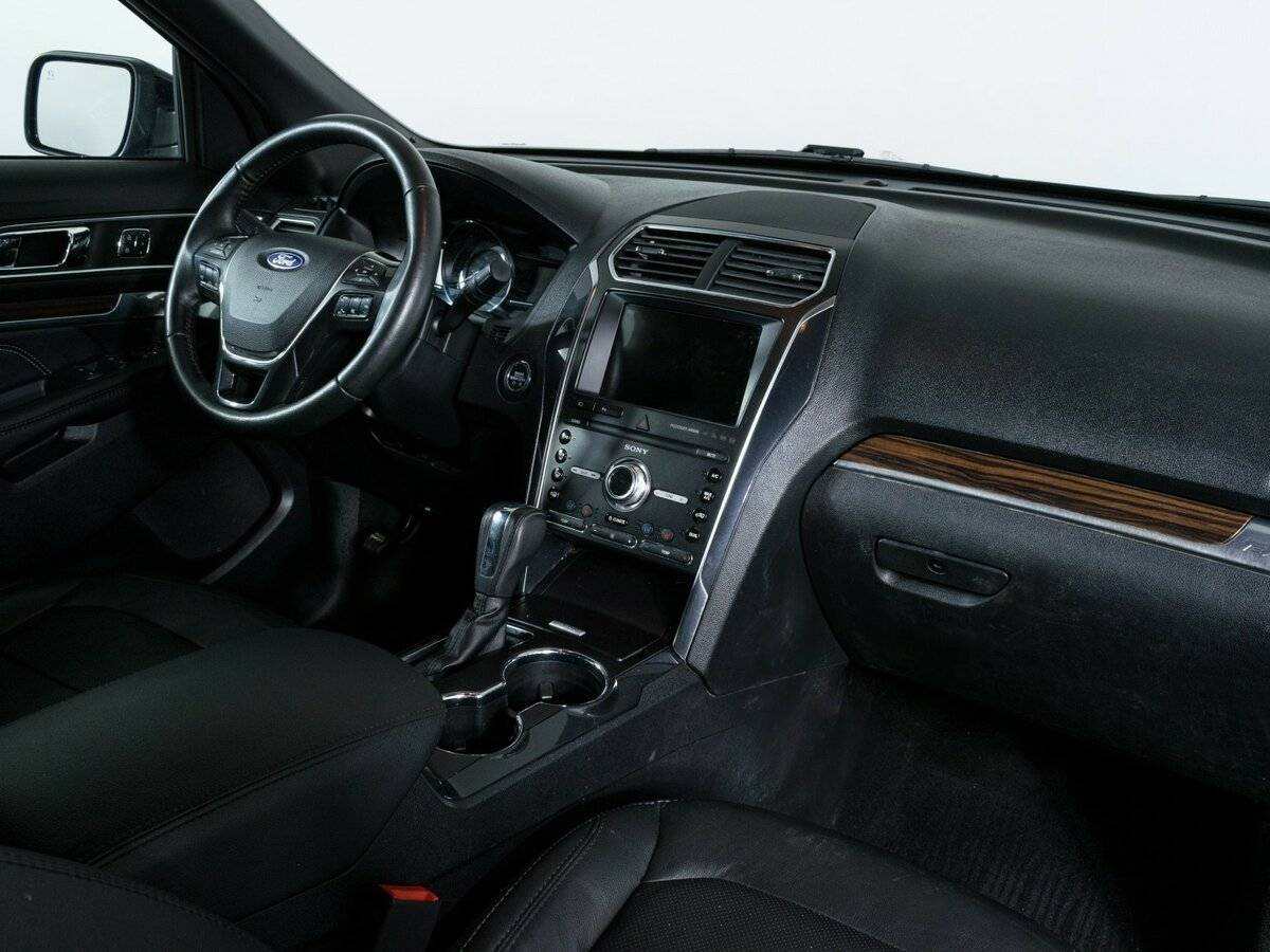 Купить Ford Explorer с пробегом. Фото: #10
