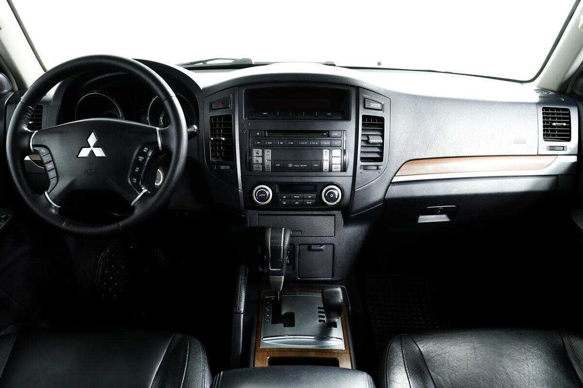 Купить Mitsubishi Pajero с пробегом. Фото: #10