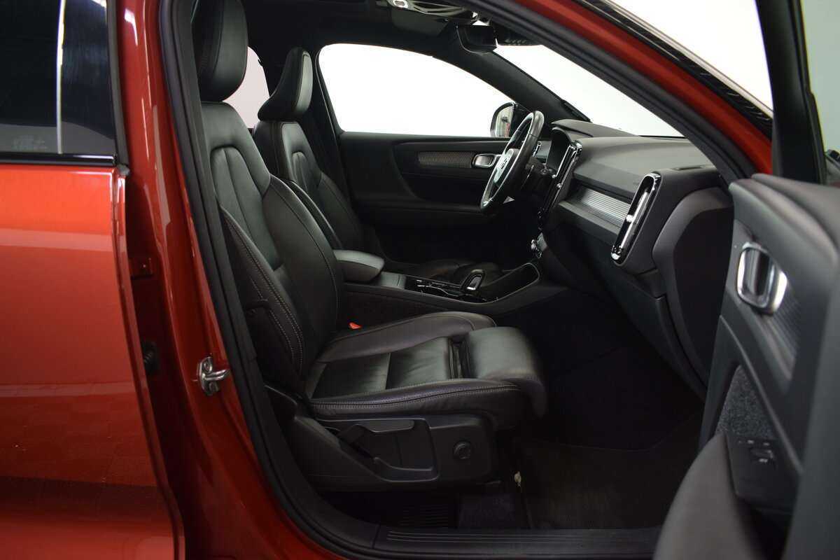 Купить Volvo XC40 с пробегом. Фото: #10