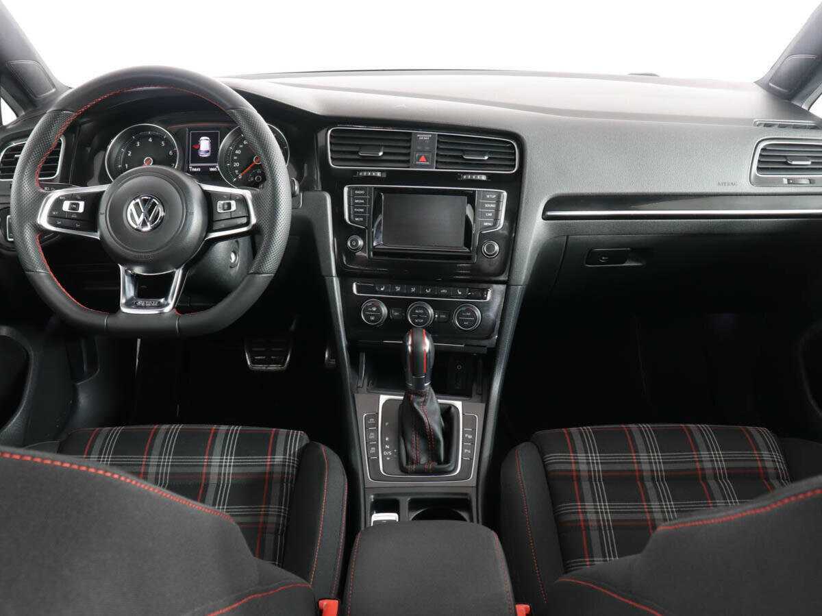 Купить Volkswagen Golf GTI с пробегом. Фото: #8