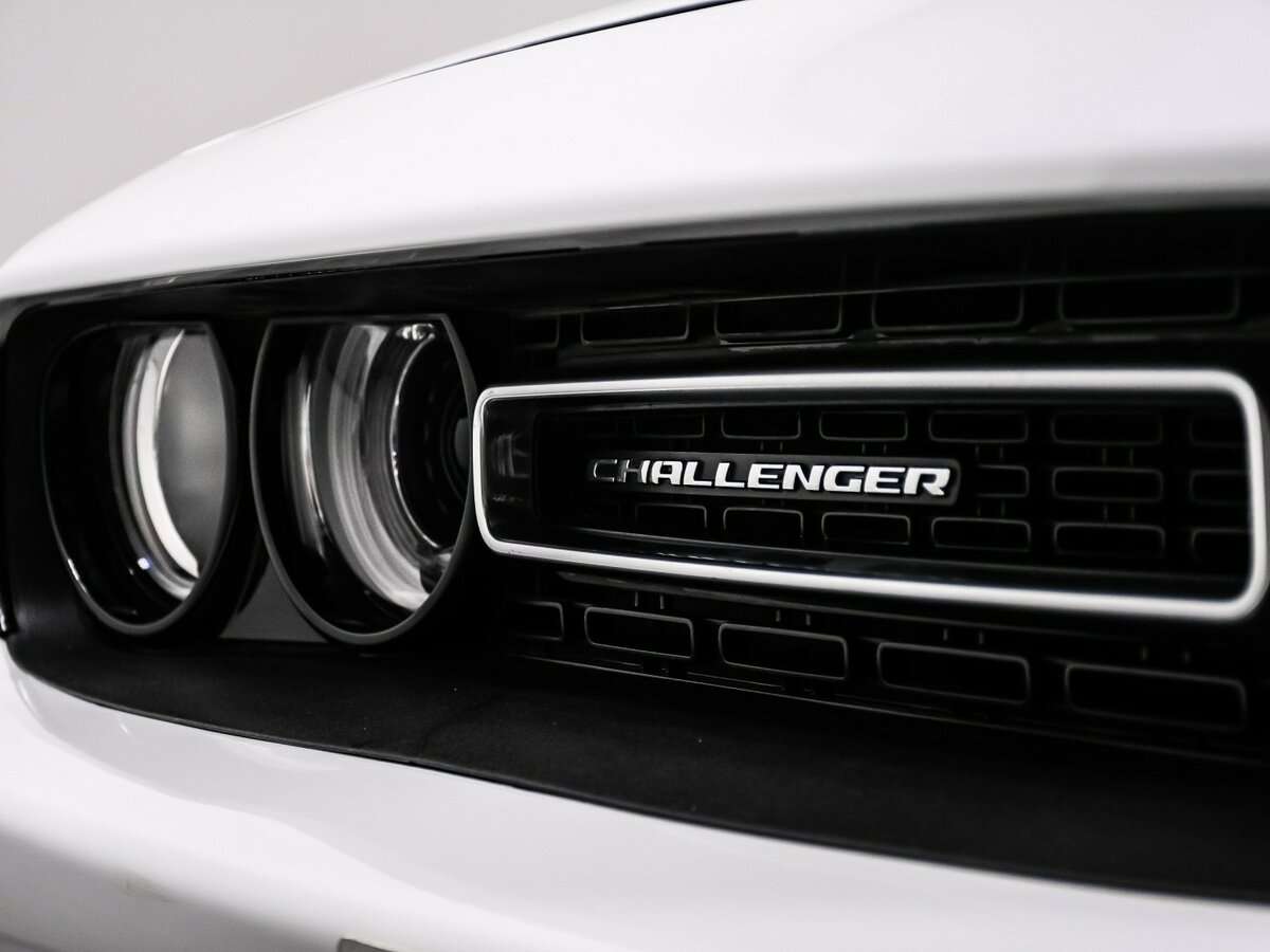 Купить Dodge Challenger с пробегом. Фото: #11
