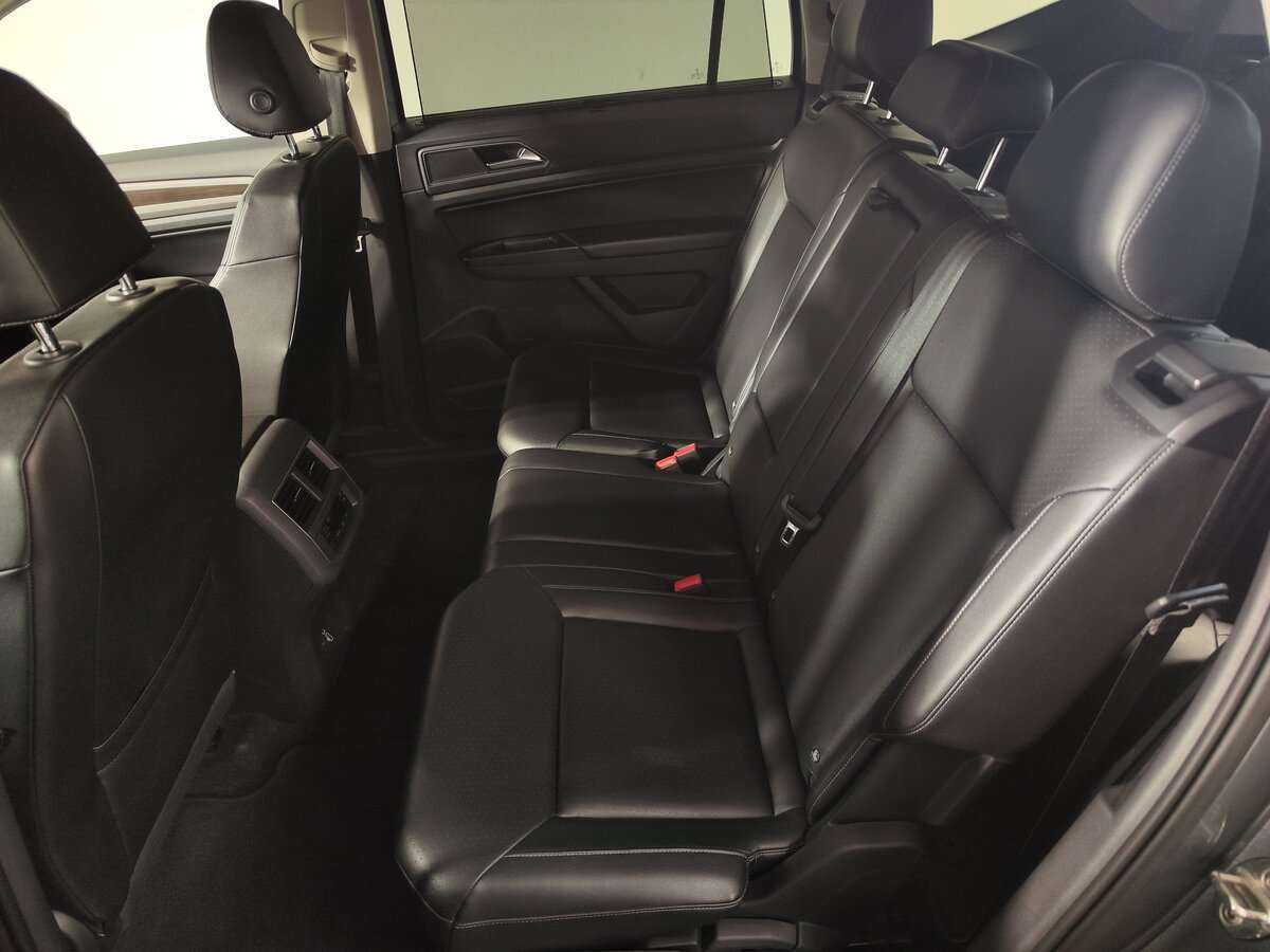 Купить Volkswagen Teramont с пробегом. Фото: #8