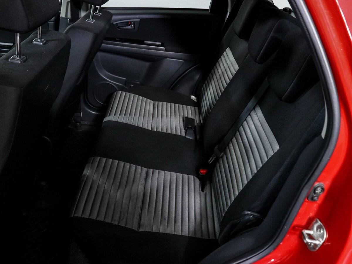 Купить Suzuki SX4 с пробегом. Фото: #9