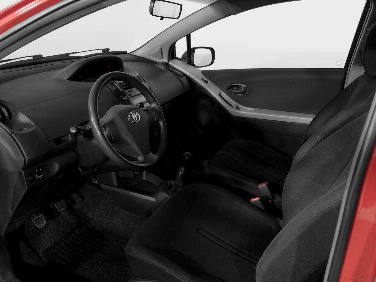 Купить Toyota Yaris с пробегом. Фото: #14