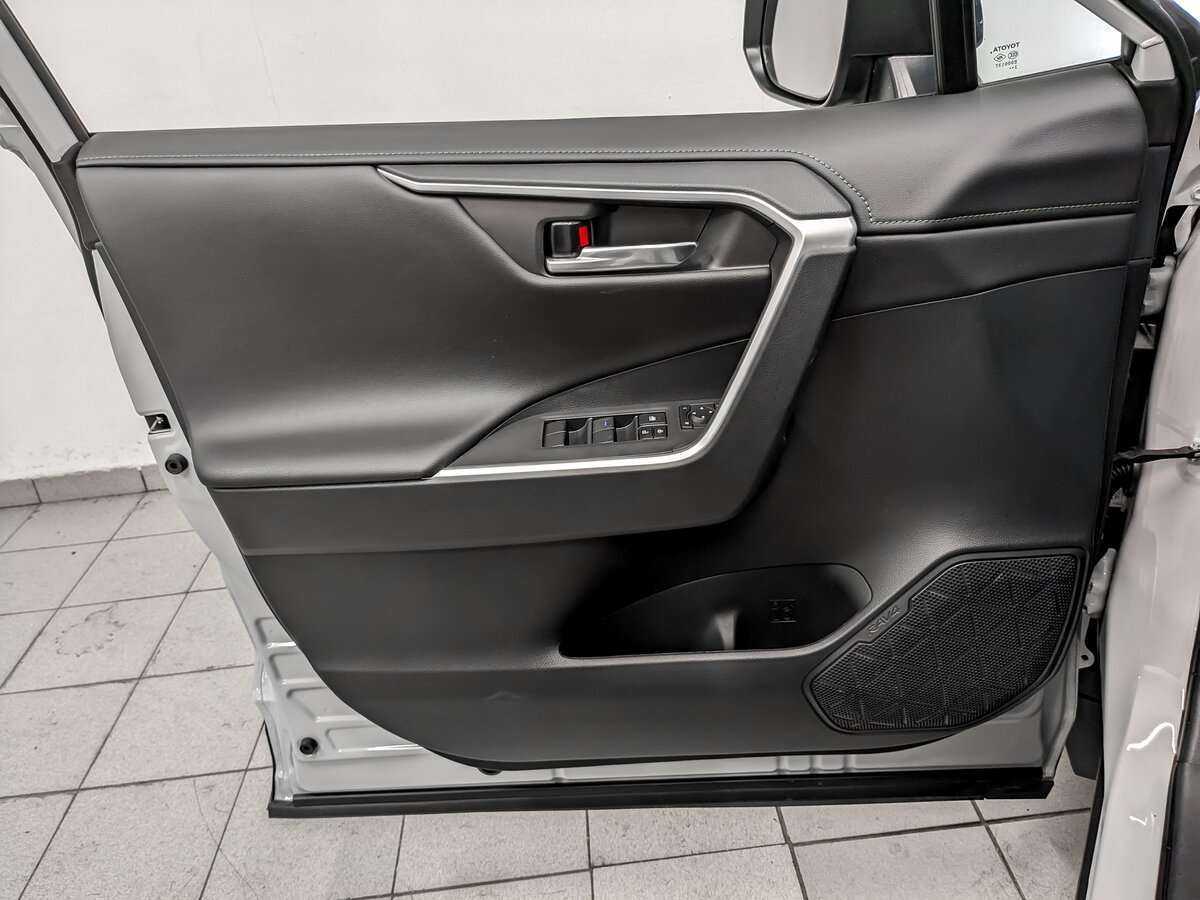 Купить Toyota RAV4 с пробегом. Фото: #13