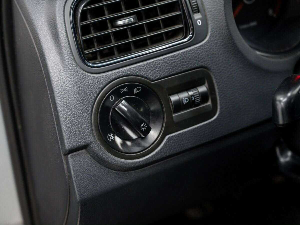 Купить Volkswagen Polo с пробегом. Фото: #13