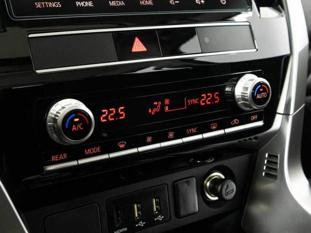Купить Mitsubishi Montero Sport с пробегом. Фото: #13
