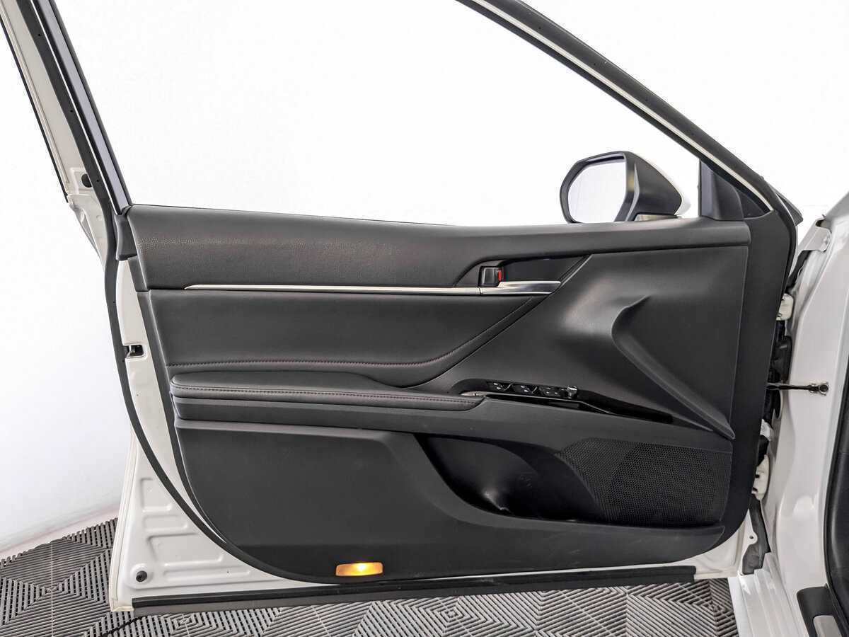 Купить Toyota Camry с пробегом. Фото: #18