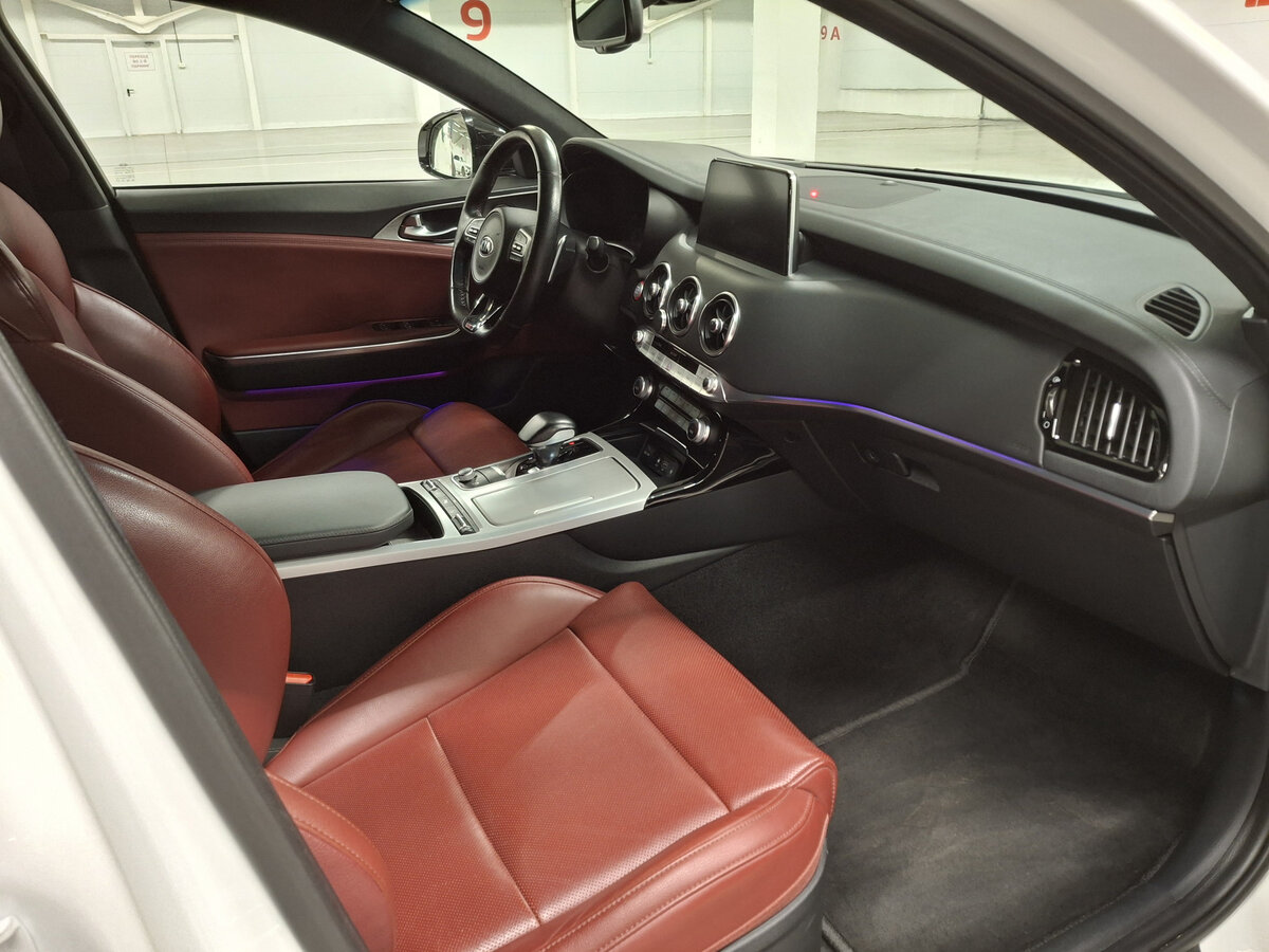 Купить Kia Stinger с пробегом. Фото: #10