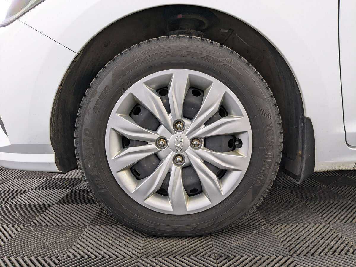 Купить Hyundai Solaris с пробегом. Фото: #11