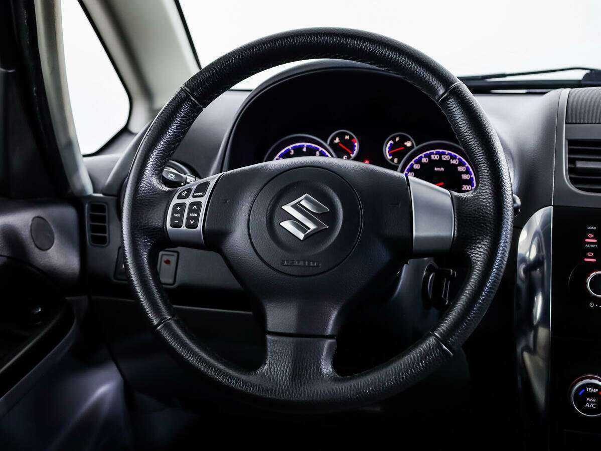 Купить Suzuki SX4 с пробегом. Фото: #8
