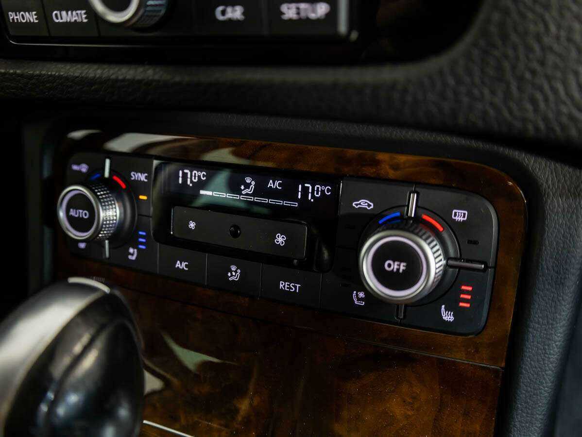 Купить Volkswagen Touareg с пробегом. Фото: #13