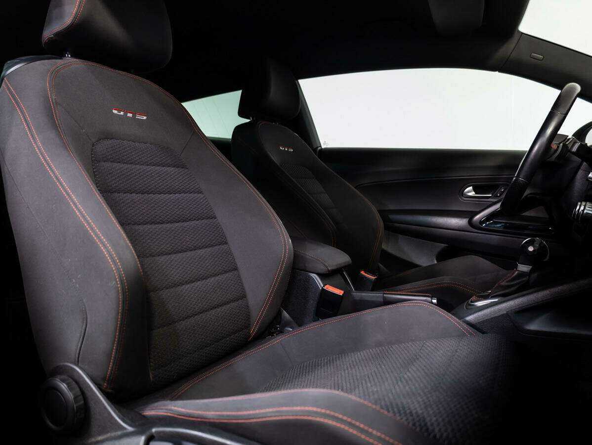 Купить Volkswagen Scirocco с пробегом. Фото: #9