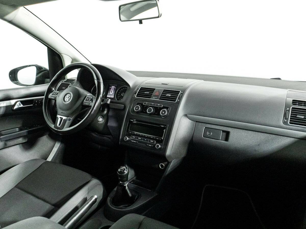 Купить Volkswagen Touran с пробегом. Фото: #8